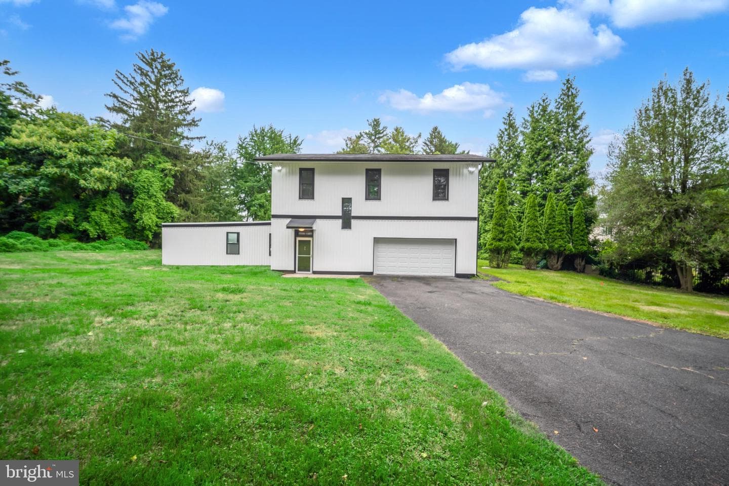 933 Fox Chase Rd photo 6