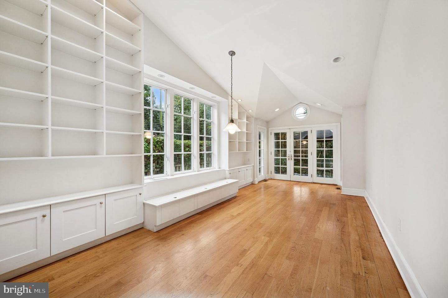 524 Lafayette Road photo 10