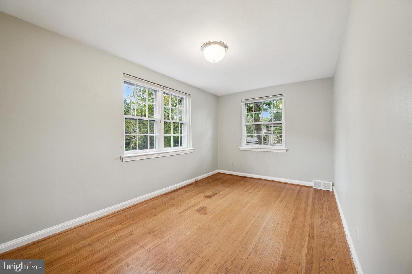 524 Lafayette Road photo 18
