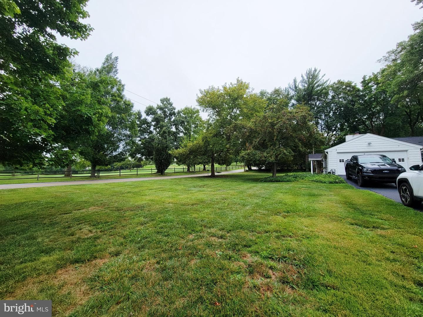 850 Thomas photo 16