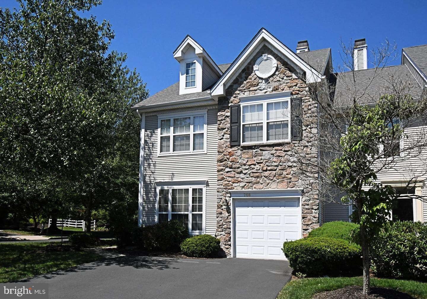 708 Ascot Court photo 2