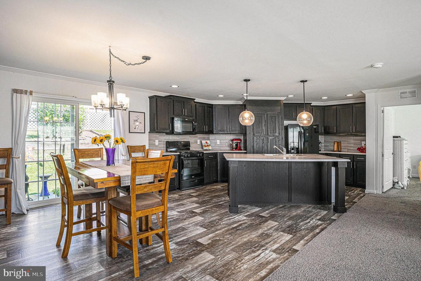 906 Lakeview Drive photo 4