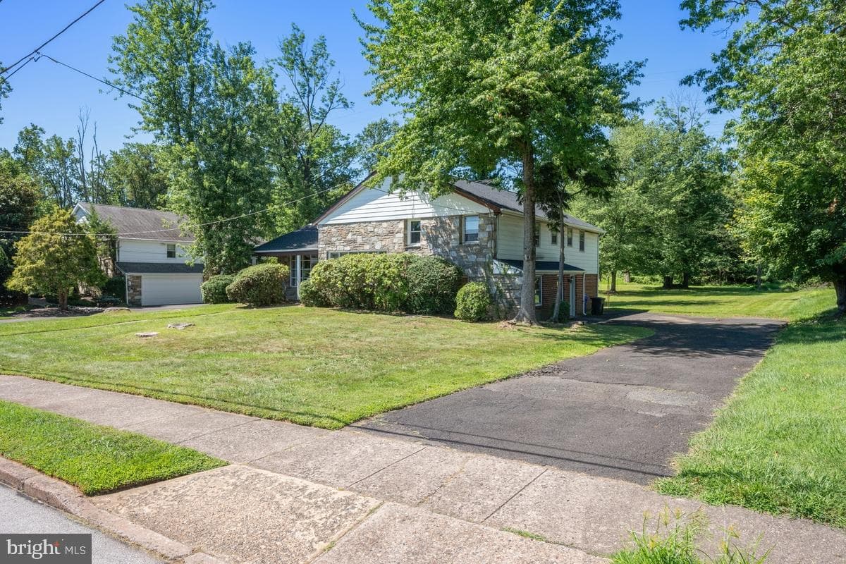 1943 Fawn Drive photo 2