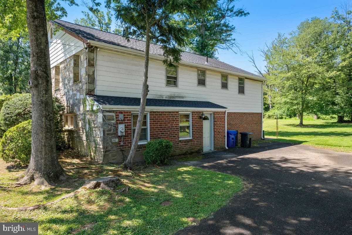 1943 Fawn Drive photo 3