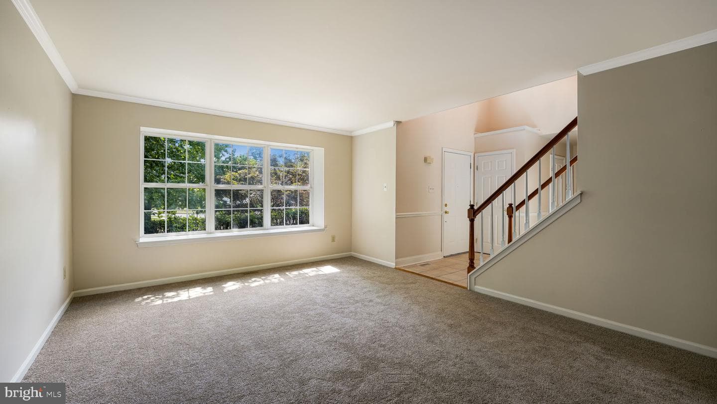 201 Drake Lane photo 3