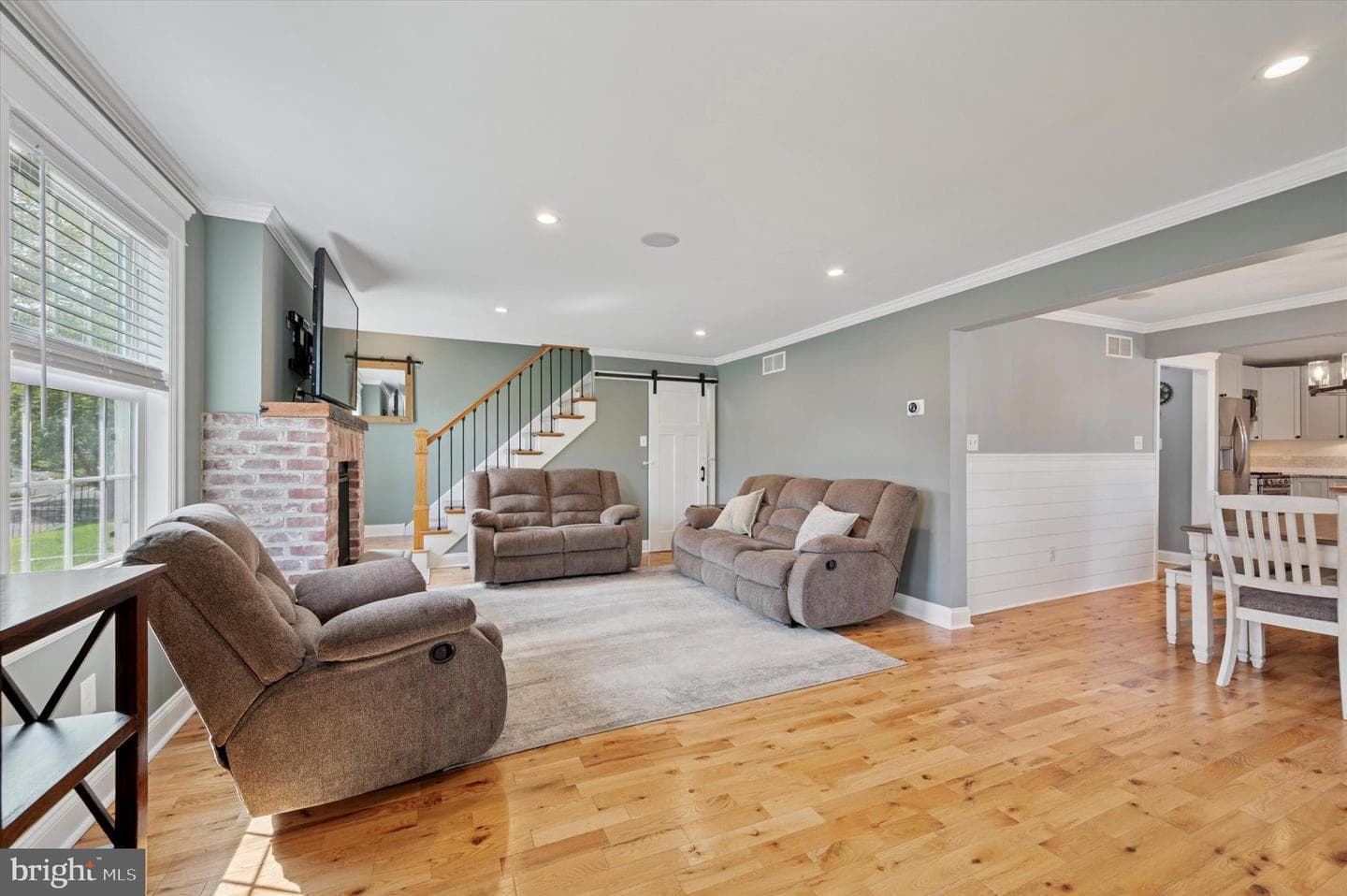 458 Monroe Avenue photo 6