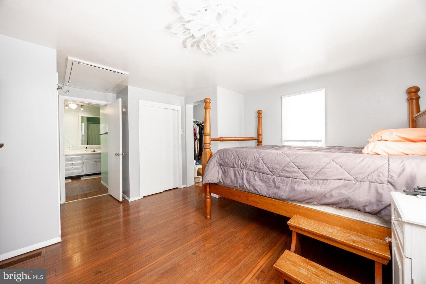 1084 Center Avenue photo 15