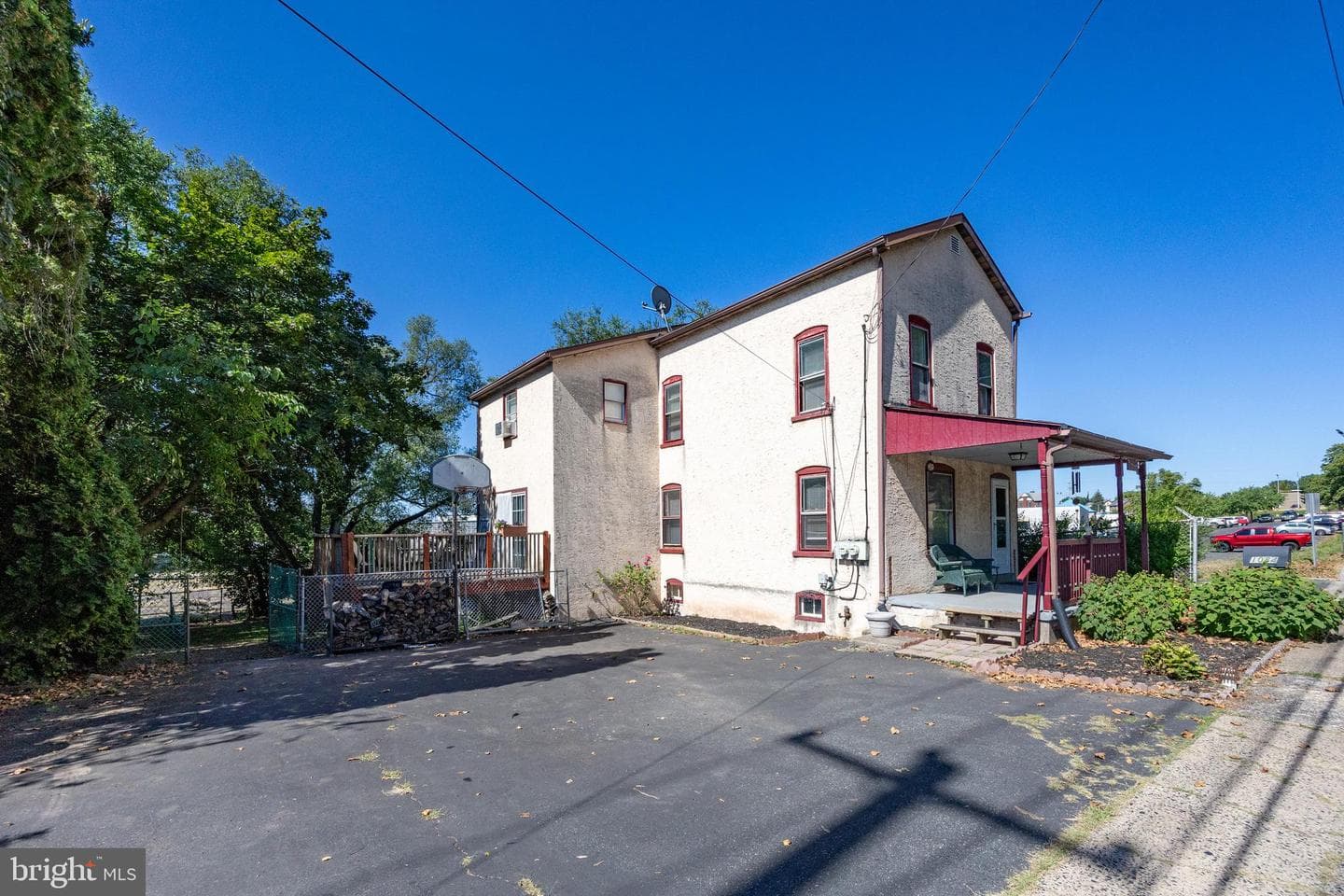 1084 Center Avenue photo 2