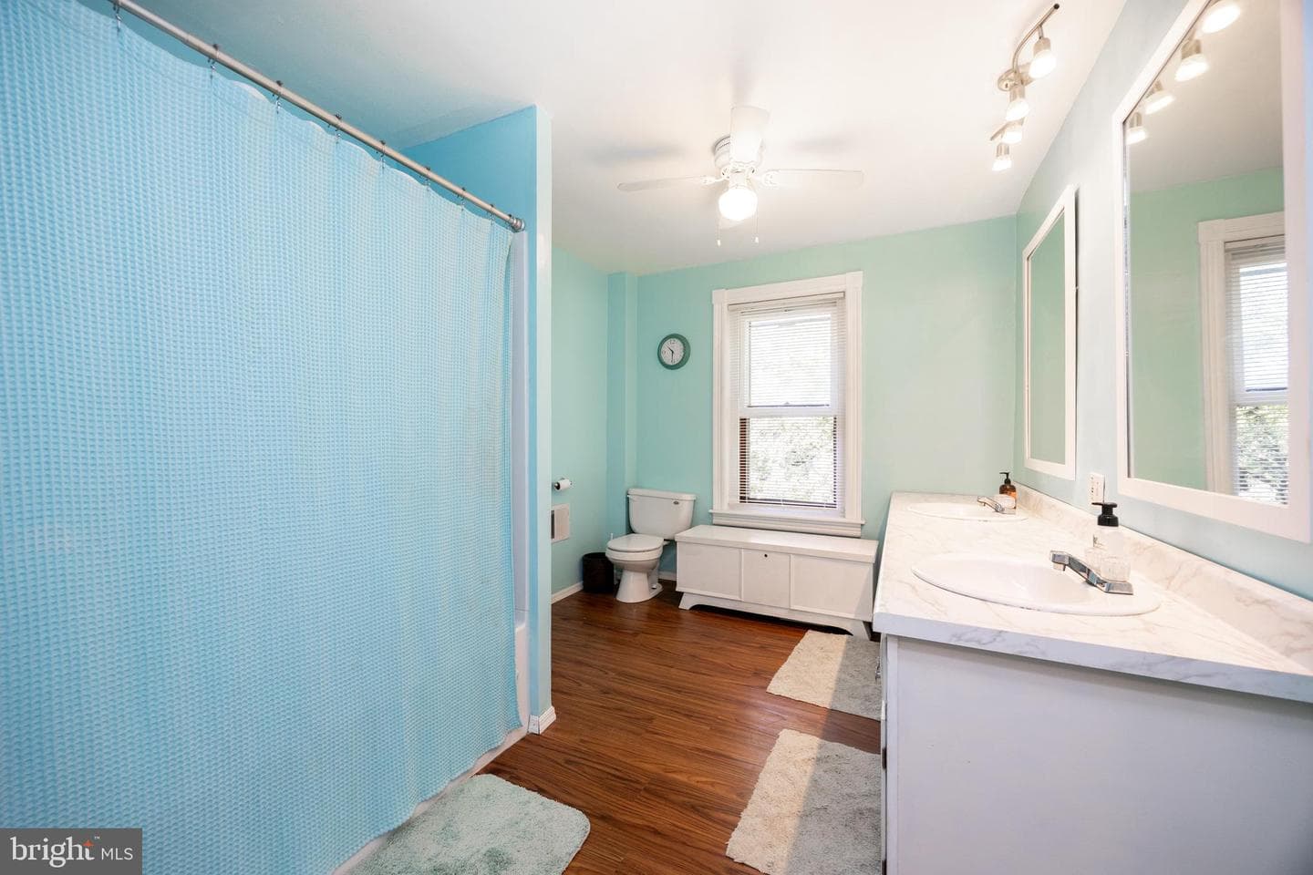1084 Center Avenue photo 20
