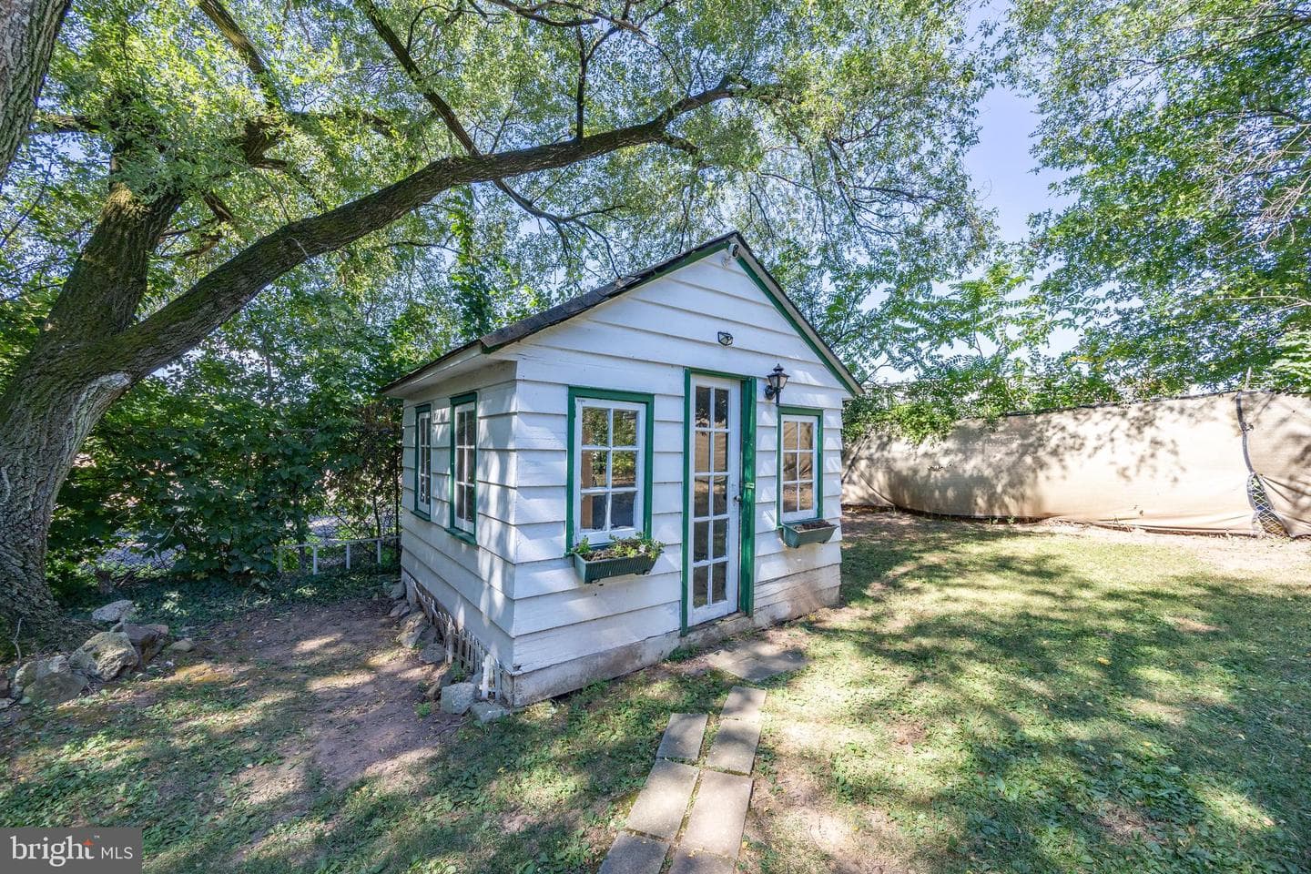 1084 Center Avenue photo 29