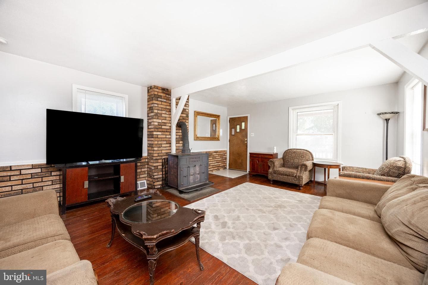 1084 Center Avenue photo 4