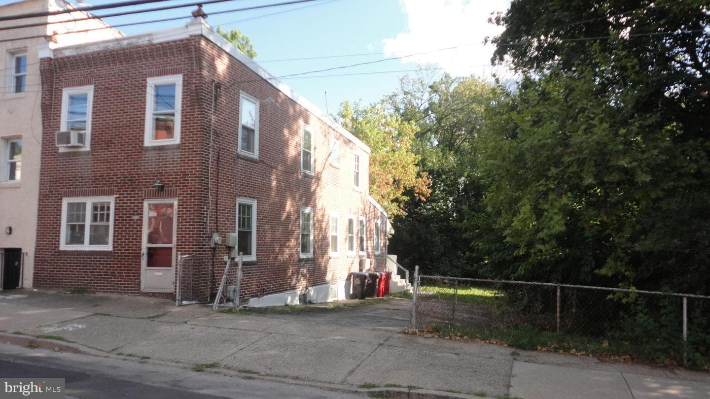 128 - 130 W. Elm Street W Elm Street photo 2