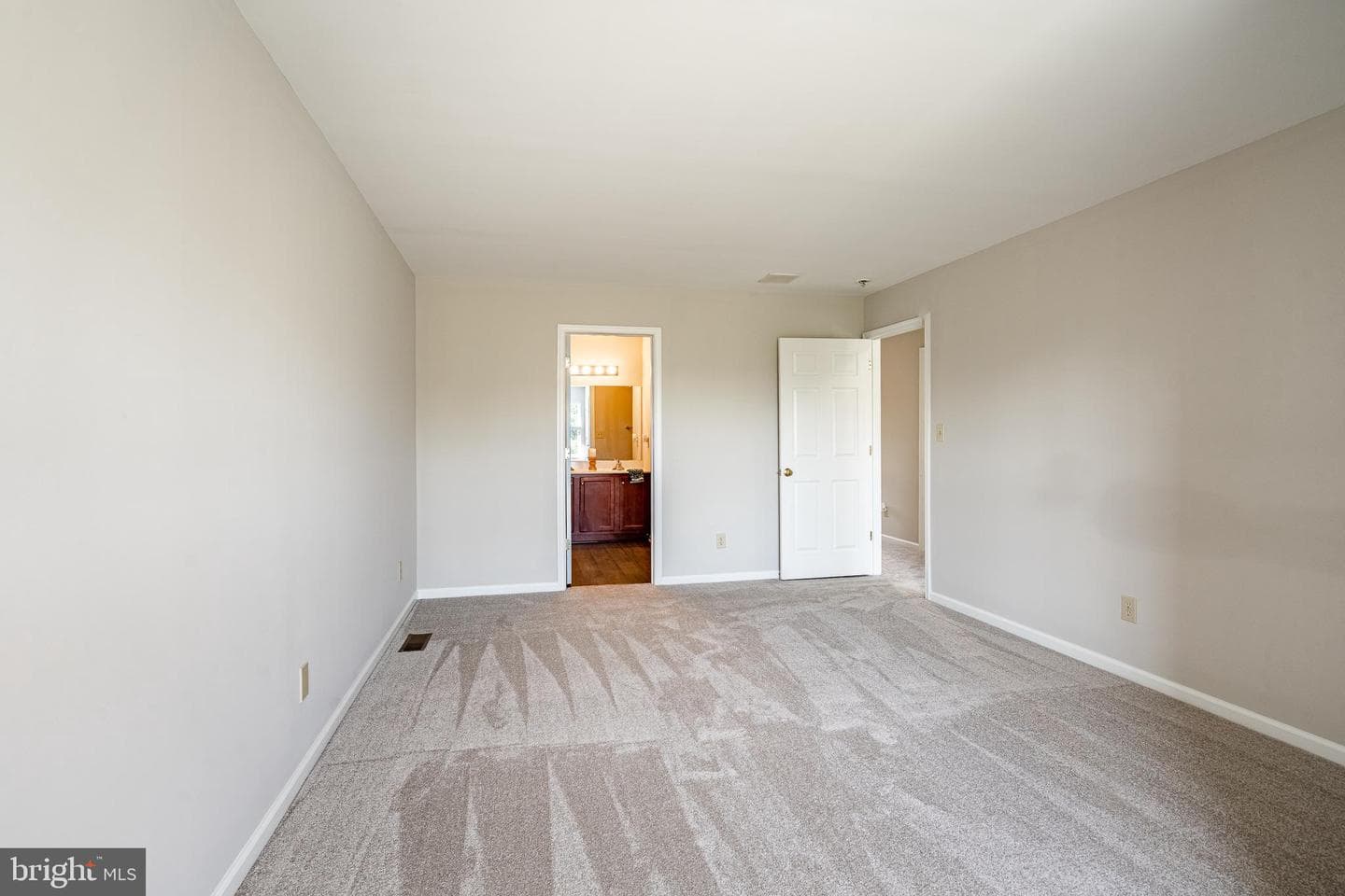 1008 Vanguard Drive photo 17