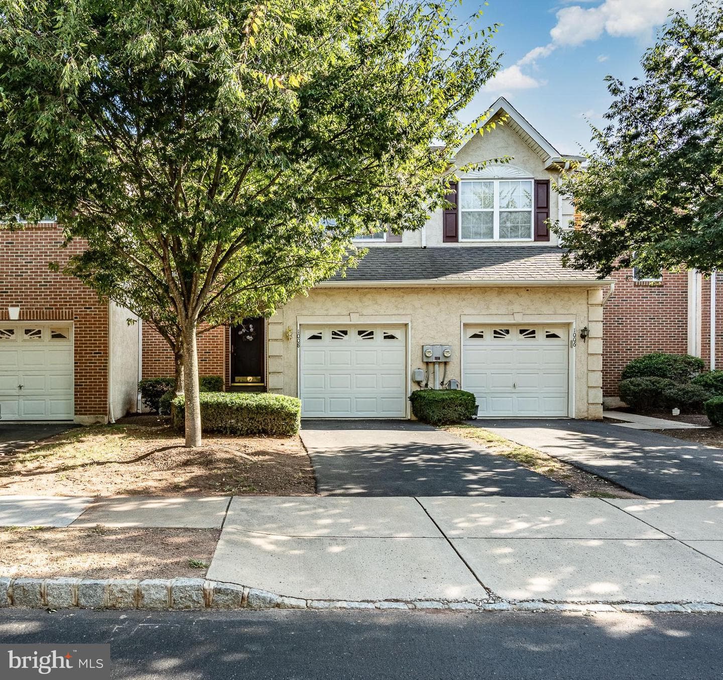 1008 Vanguard Drive photo 2