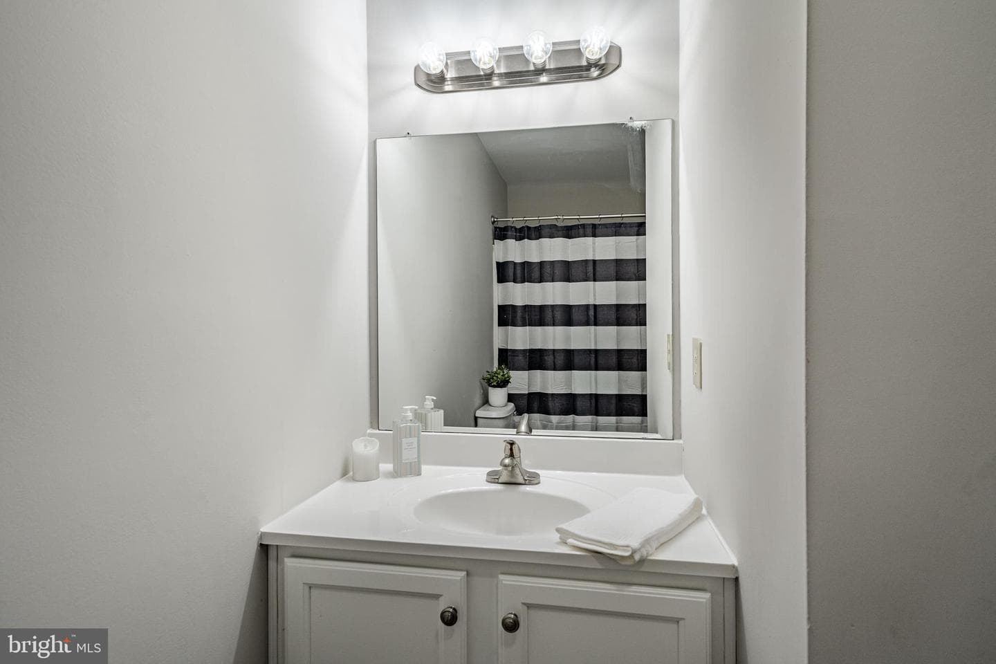 1008 Vanguard Drive photo 22