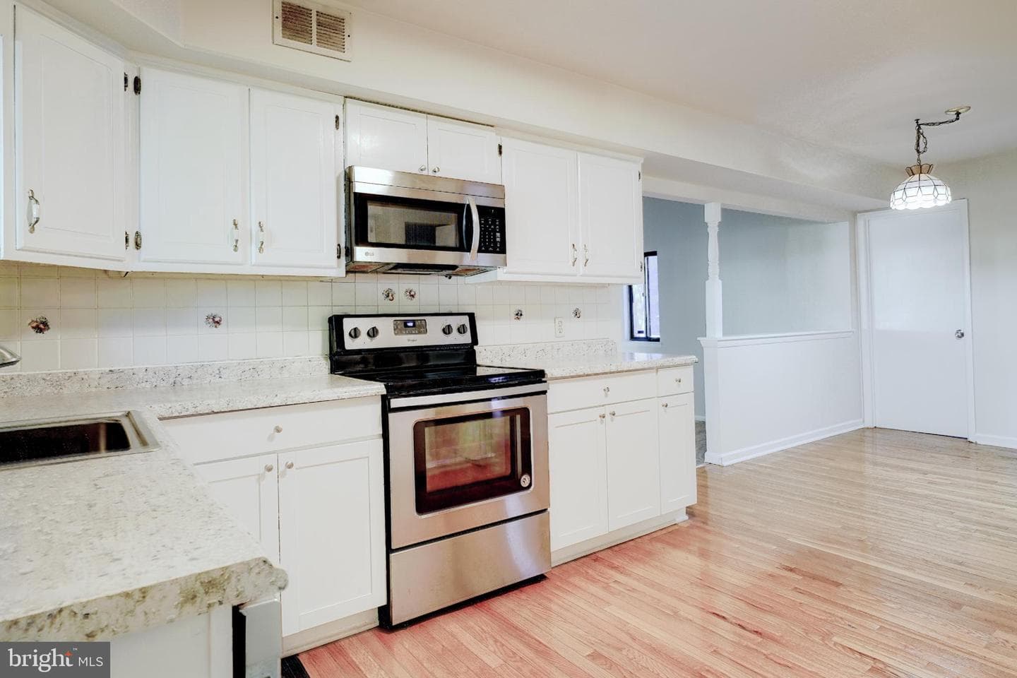 1401 Oak Circle photo 6