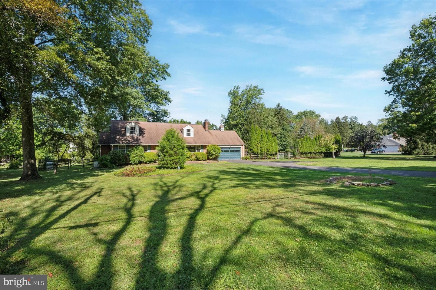 330 Chestnut Lane photo 2