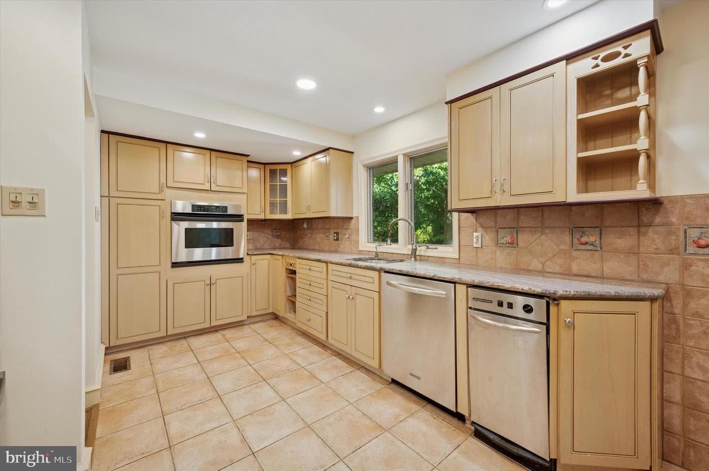 330 Chestnut Lane photo 8