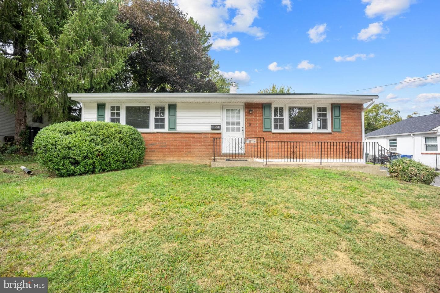 906 Maple Avenue photo 1