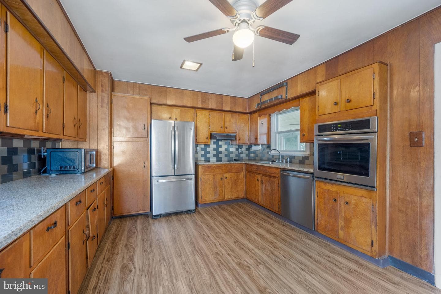 906 Maple Avenue photo 4