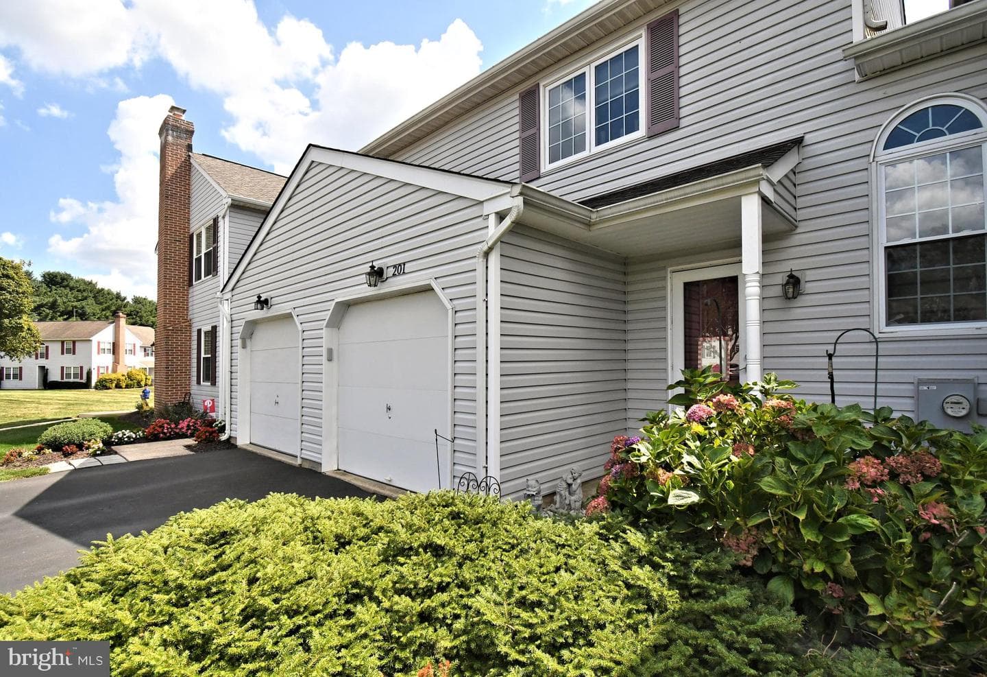 201 Beacon Court photo 2