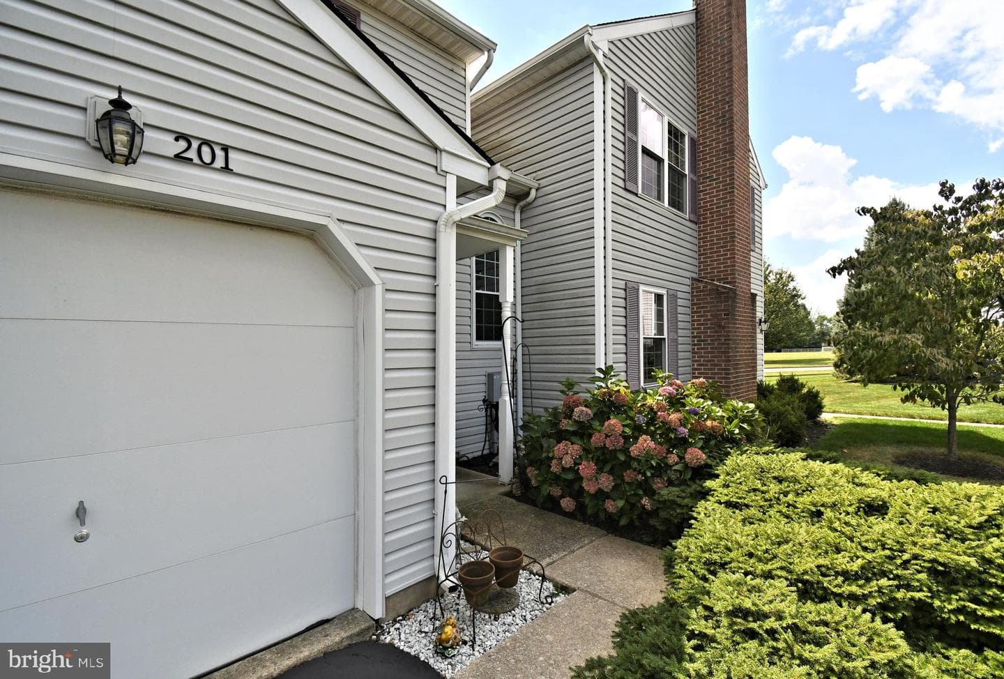 201 Beacon Court photo 3
