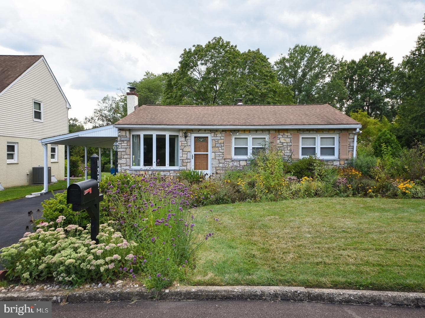 1222 Woodside Avenue photo 3
