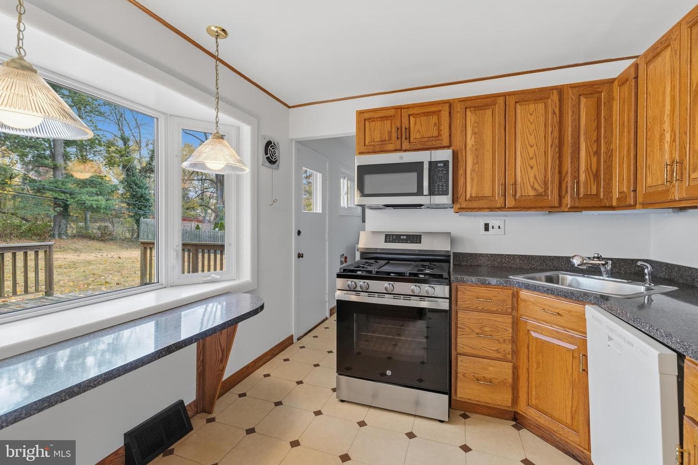 1054 Marie Road photo 11