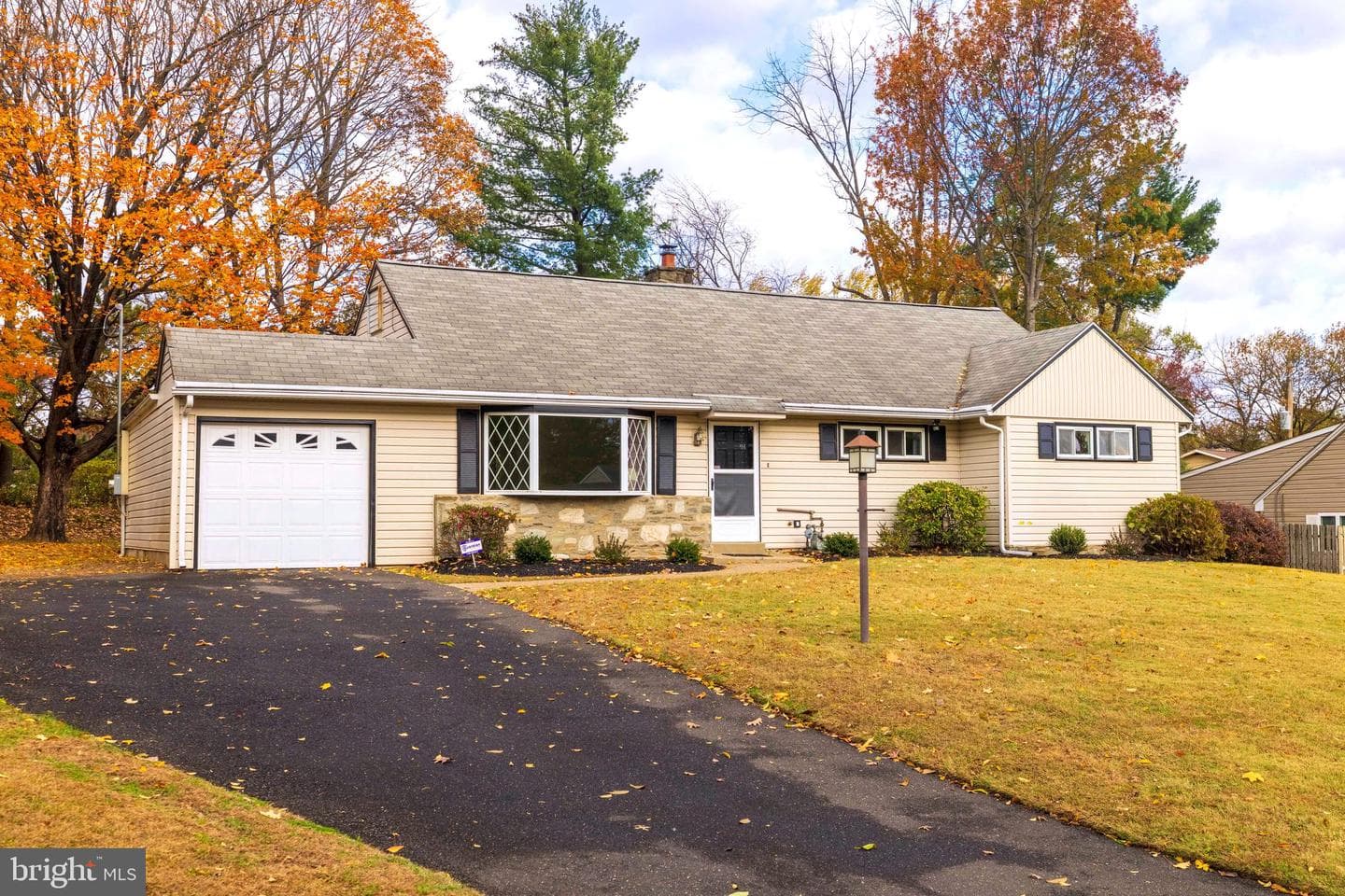 1054 Marie Road photo 3