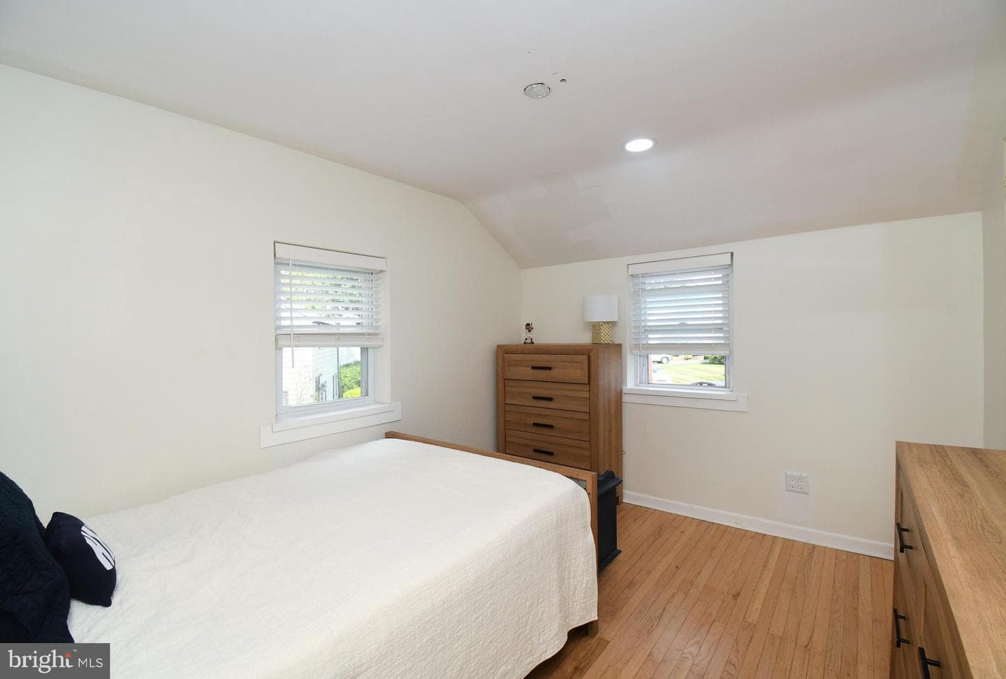 231 Montgomery Avenue photo 32