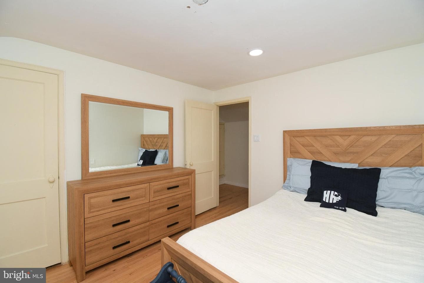 231 Montgomery Avenue photo 33