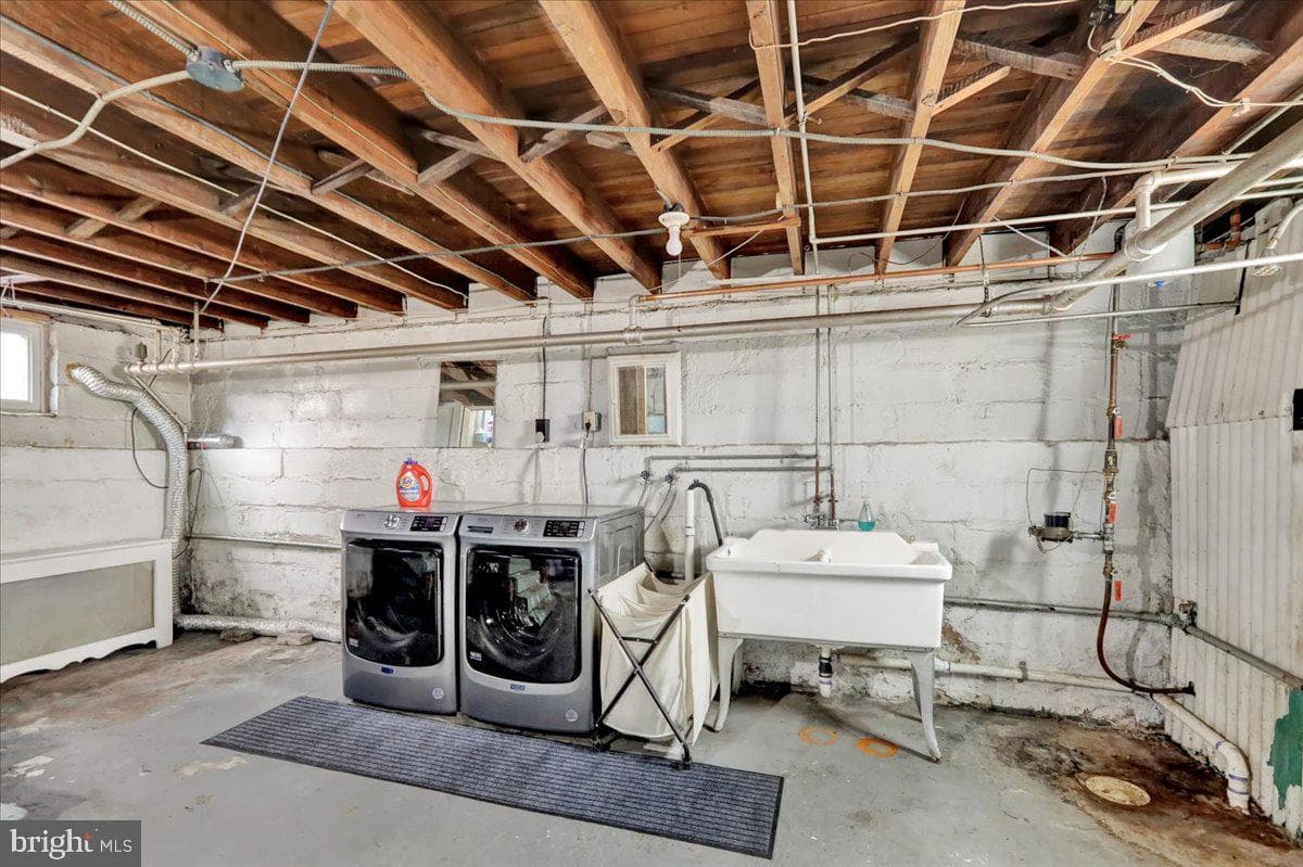 813 N Franklin Street photo 26