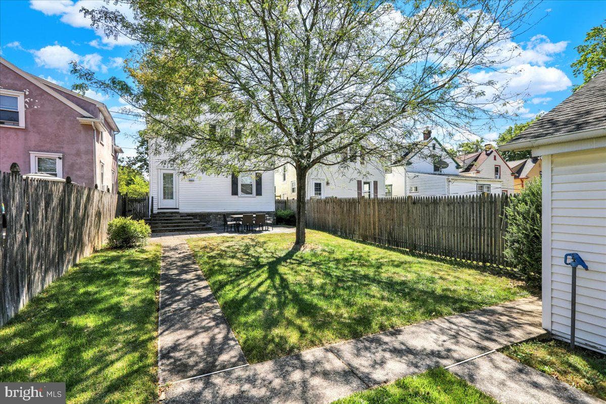 813 N Franklin Street photo 30
