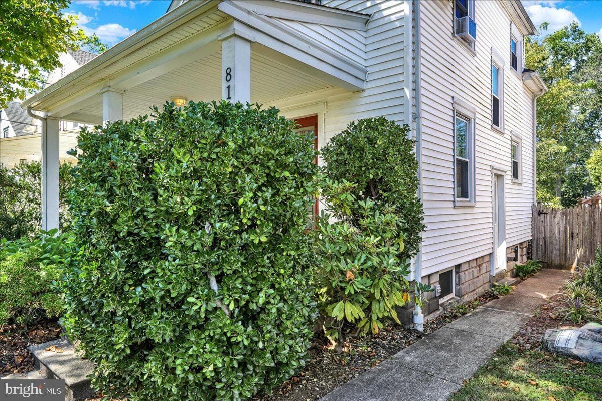 813 N Franklin Street photo 32