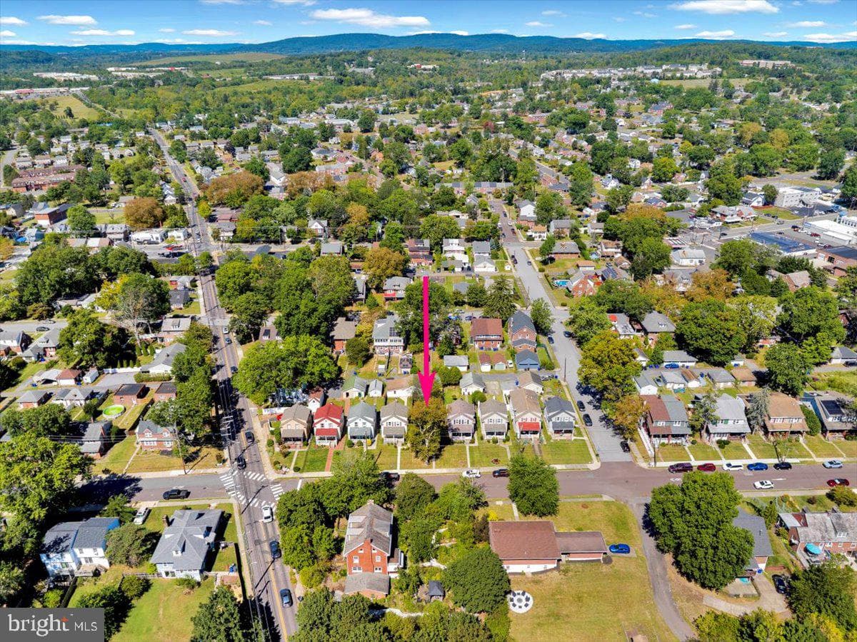 813 N Franklin Street photo 34