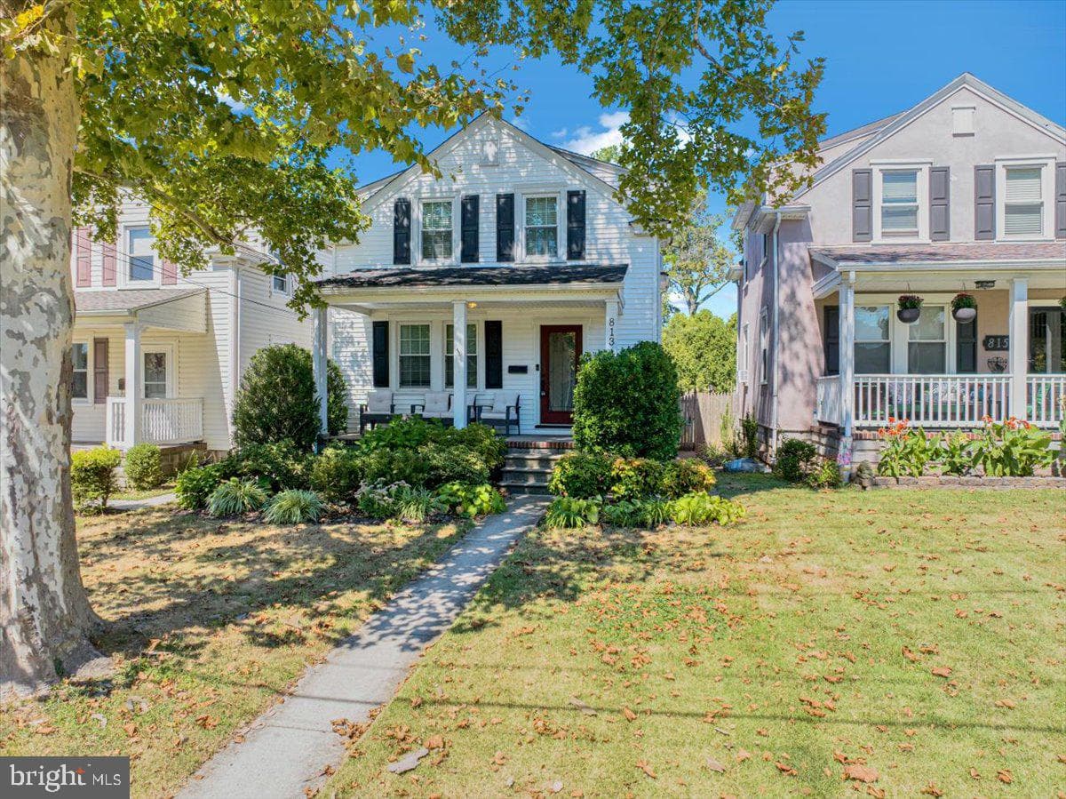 813 N Franklin Street photo 37