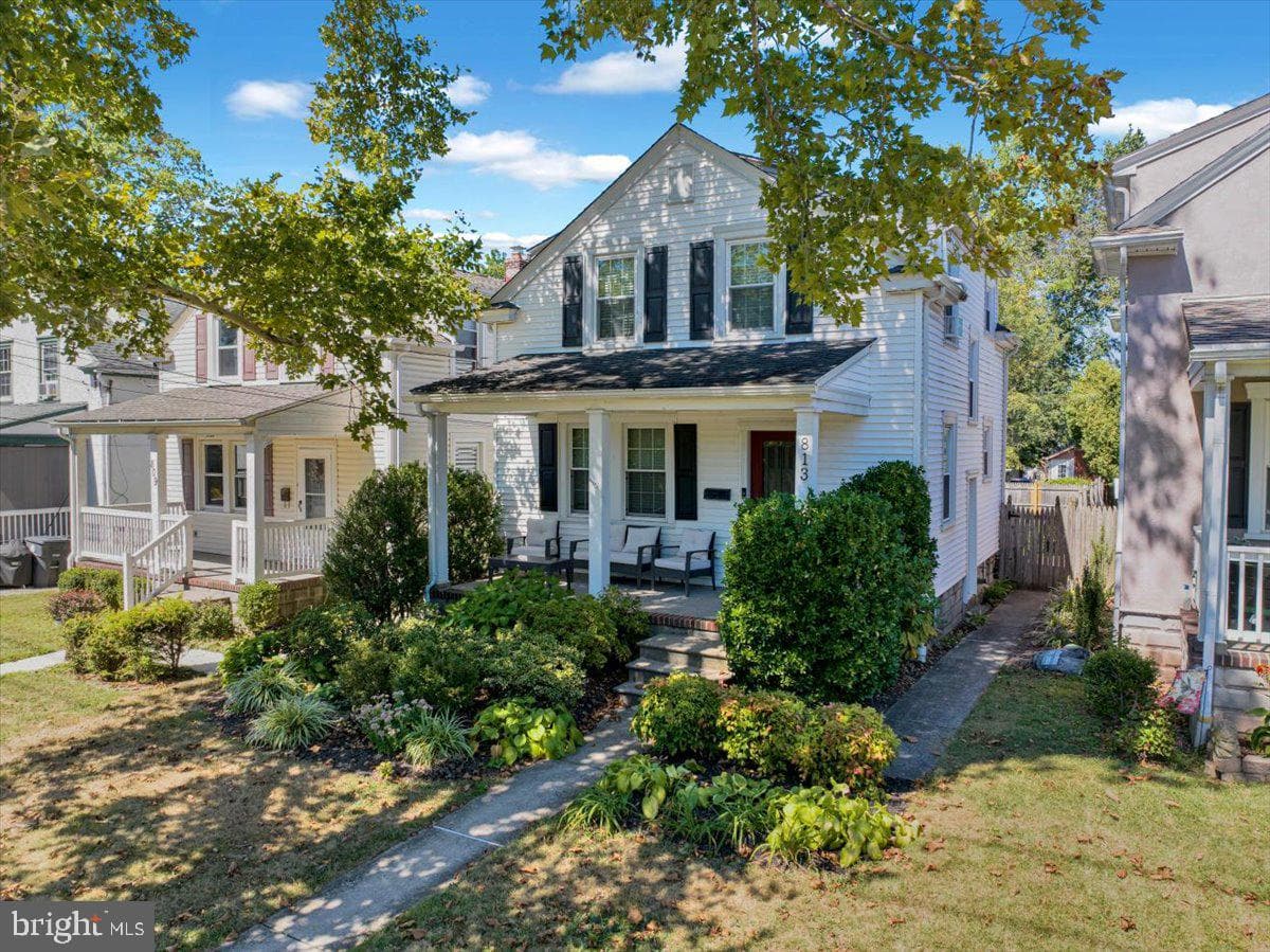 813 N Franklin Street photo 39