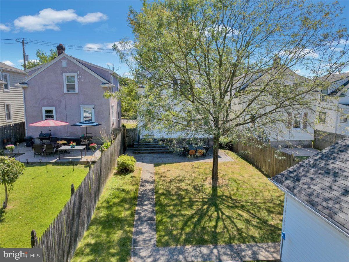813 N Franklin Street photo 40