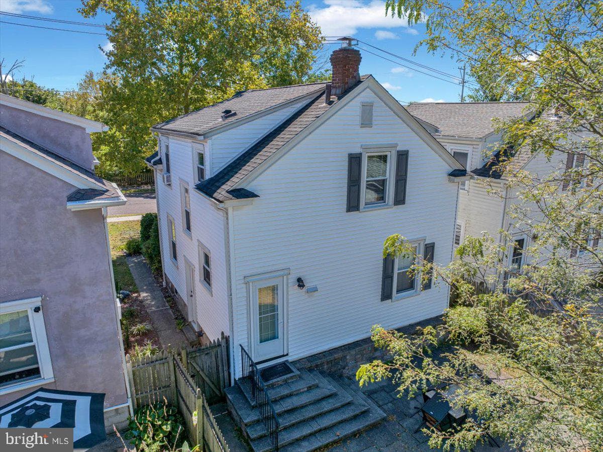 813 N Franklin Street photo 44