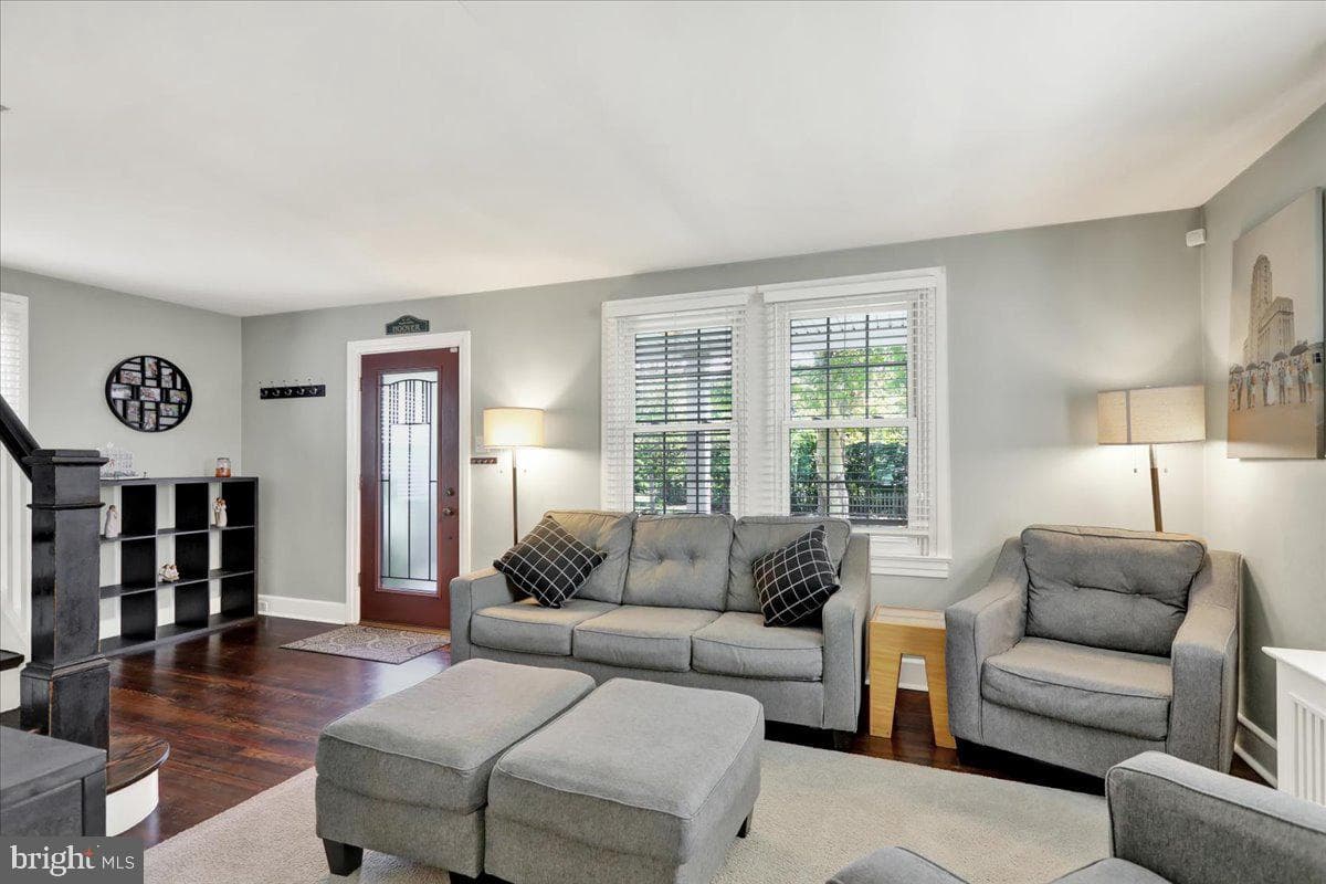 813 N Franklin Street photo 9