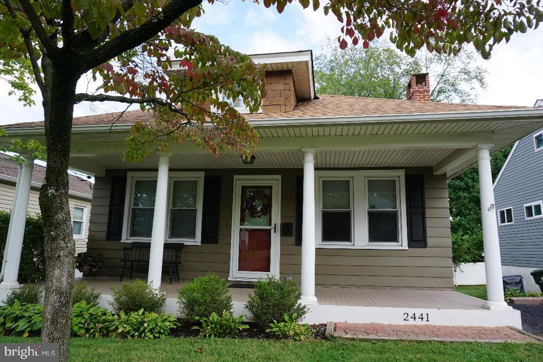 2441 Arlington Avenue photo 2