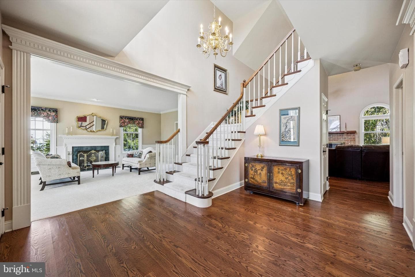 2587 Hillcrest Drive photo 4