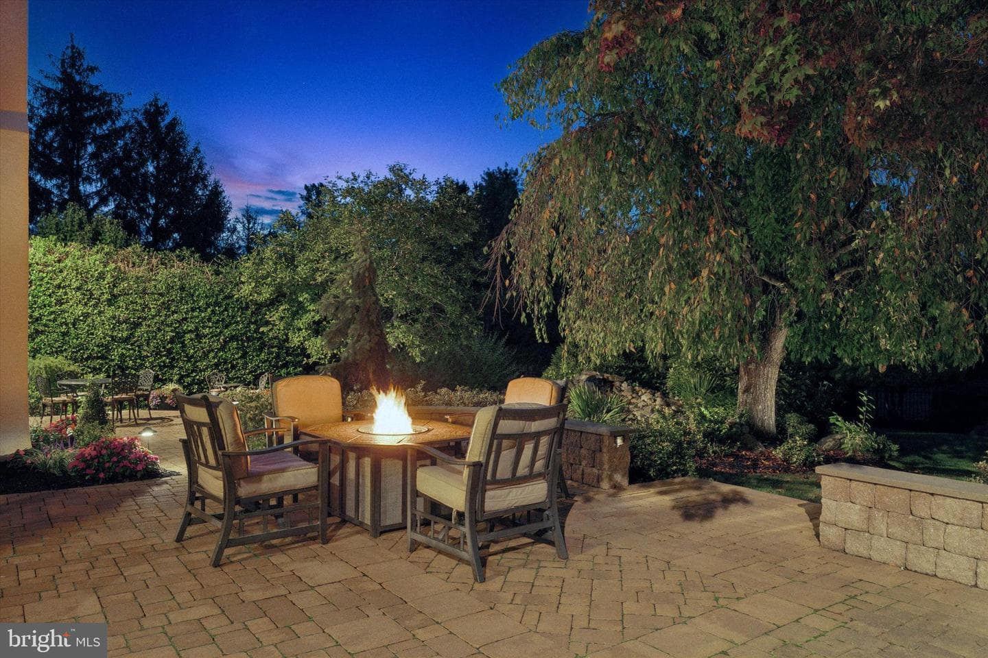 2587 Hillcrest Drive photo 45