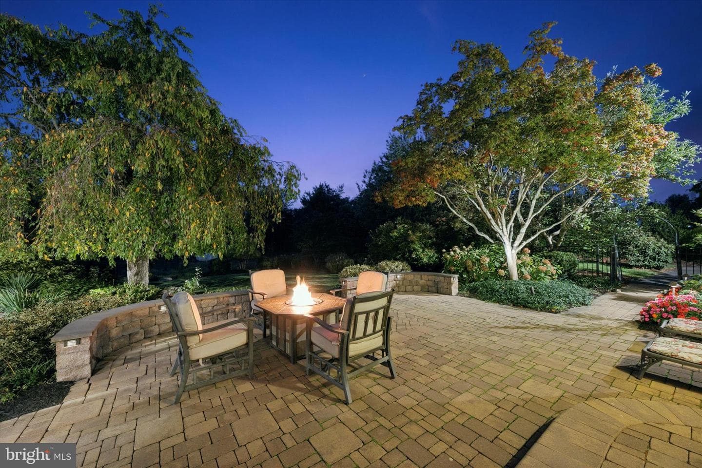 2587 Hillcrest Drive photo 46