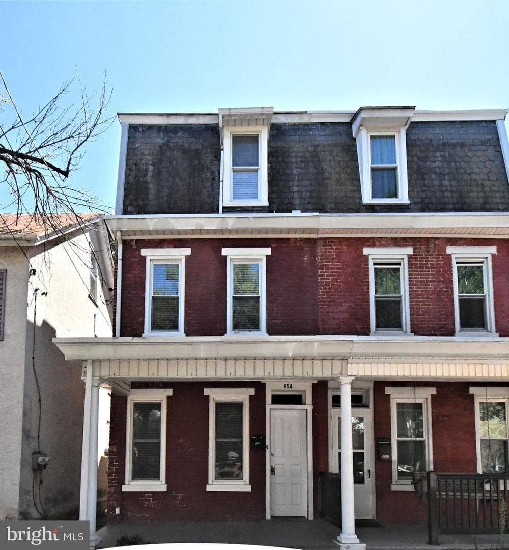 854 Queen Street photo 1