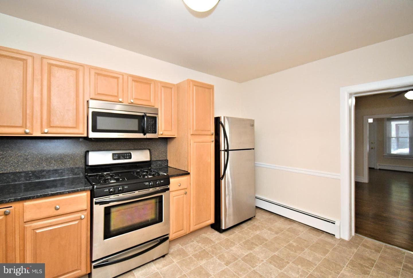 854 Queen Street photo 12