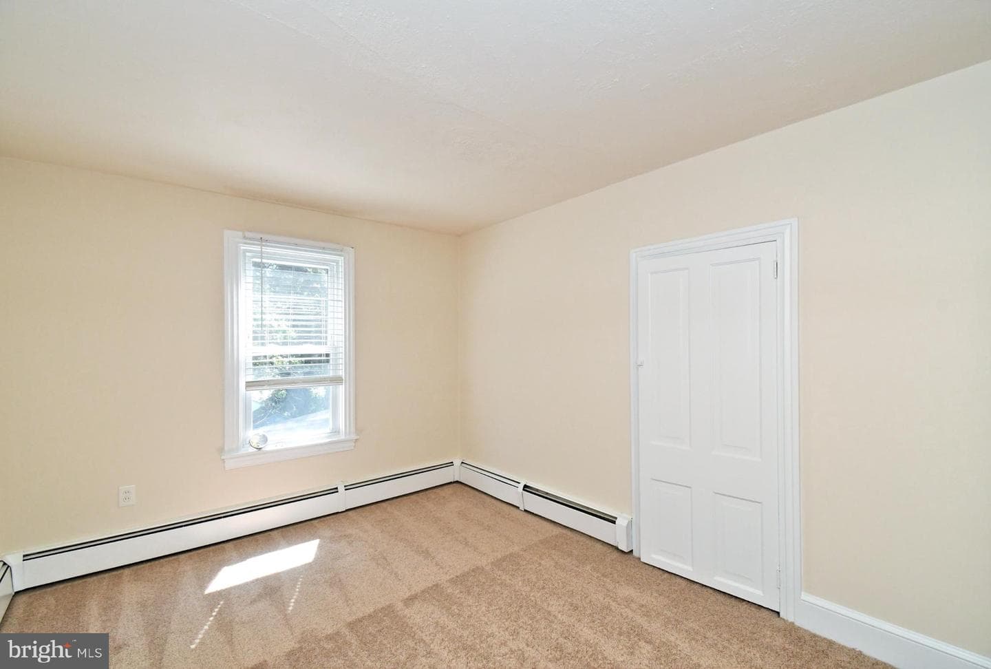 854 Queen Street photo 16