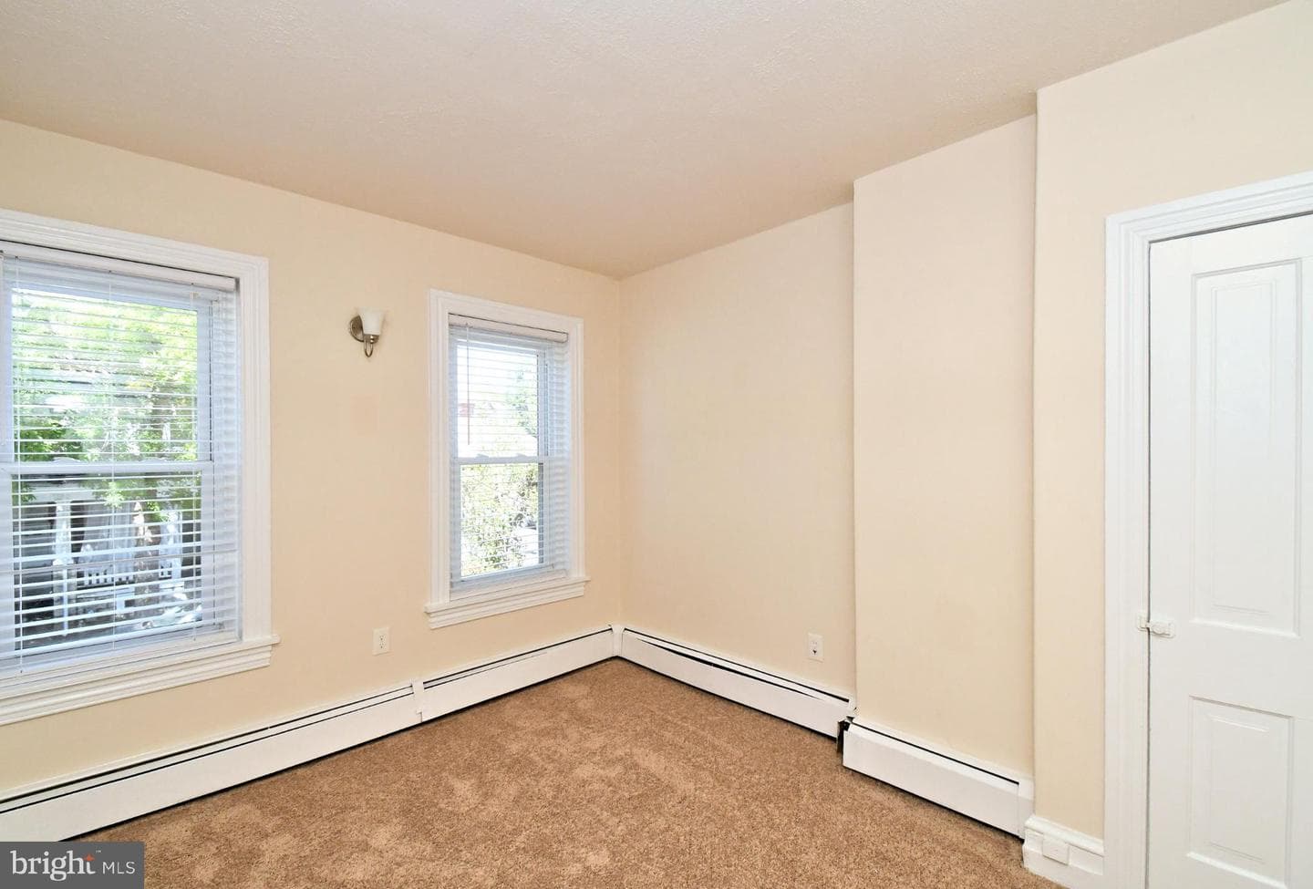 854 Queen Street photo 17