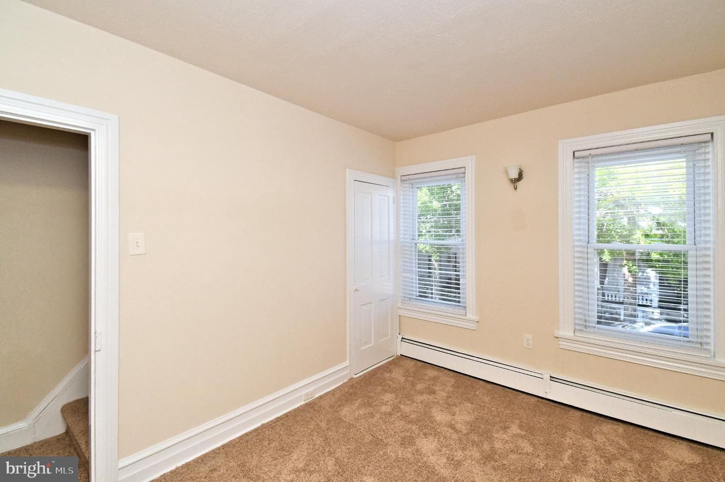 854 Queen Street photo 18