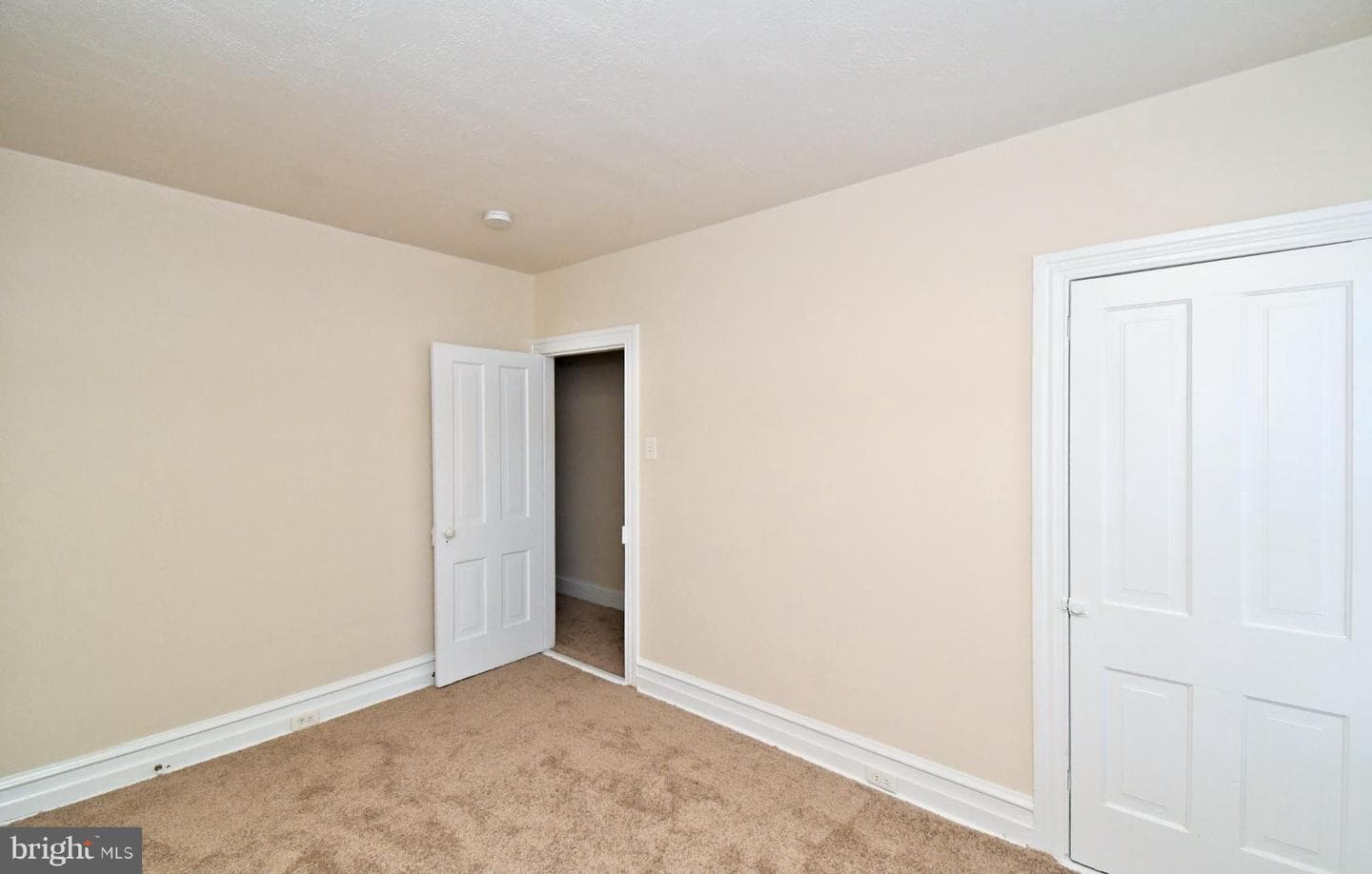 854 Queen Street photo 19